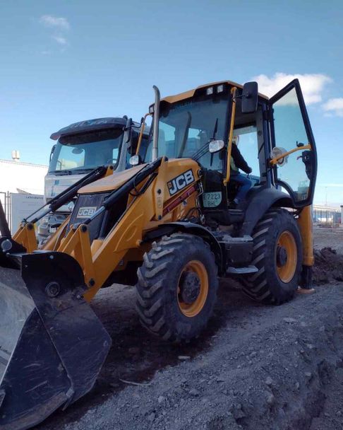 camión y máquina excavadora
